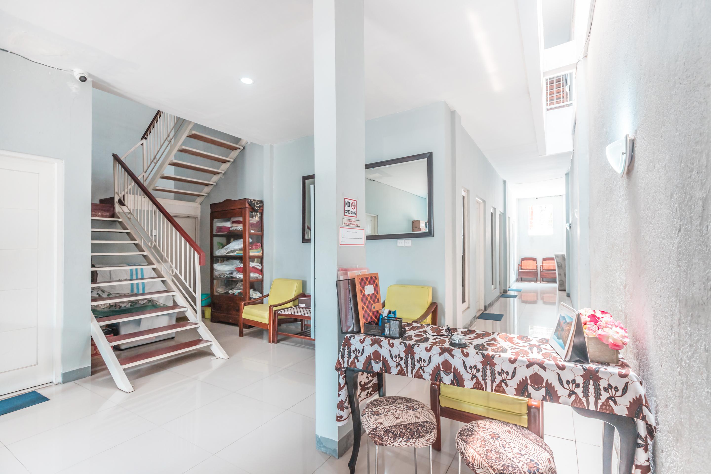 Oyo 1555 Unik Guesthouse Syariah Jakarta Exterior photo
